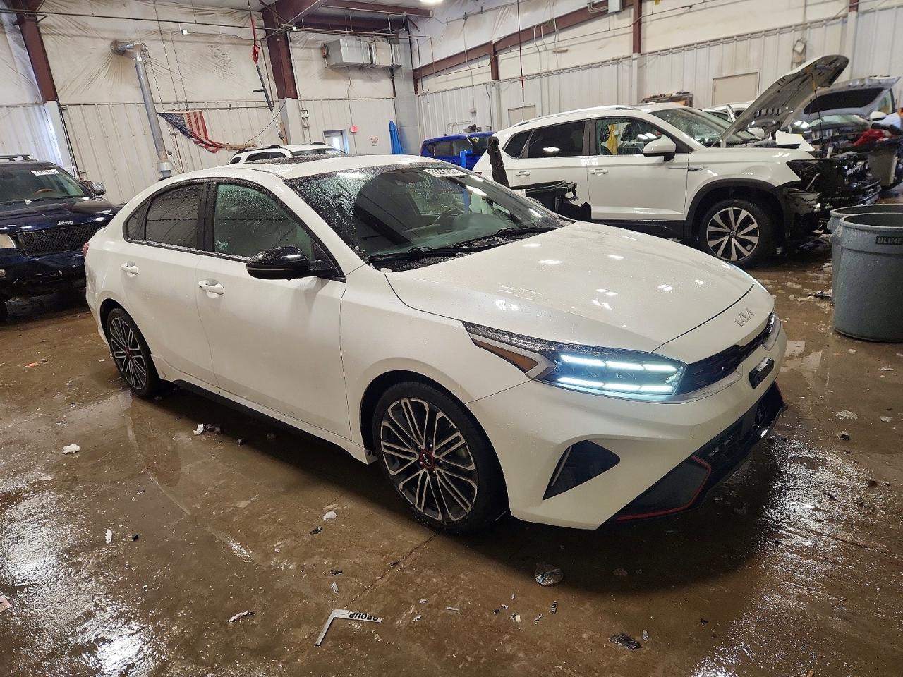 2024 KIA FORTE GT photo 4