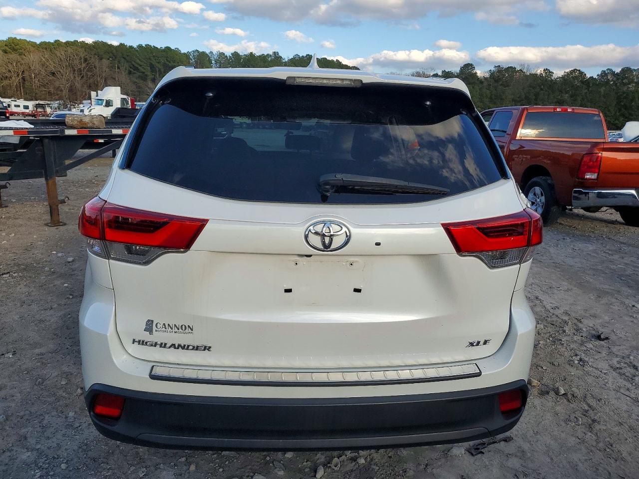 2018 TOYOTA HIGHLANDER photo 16
