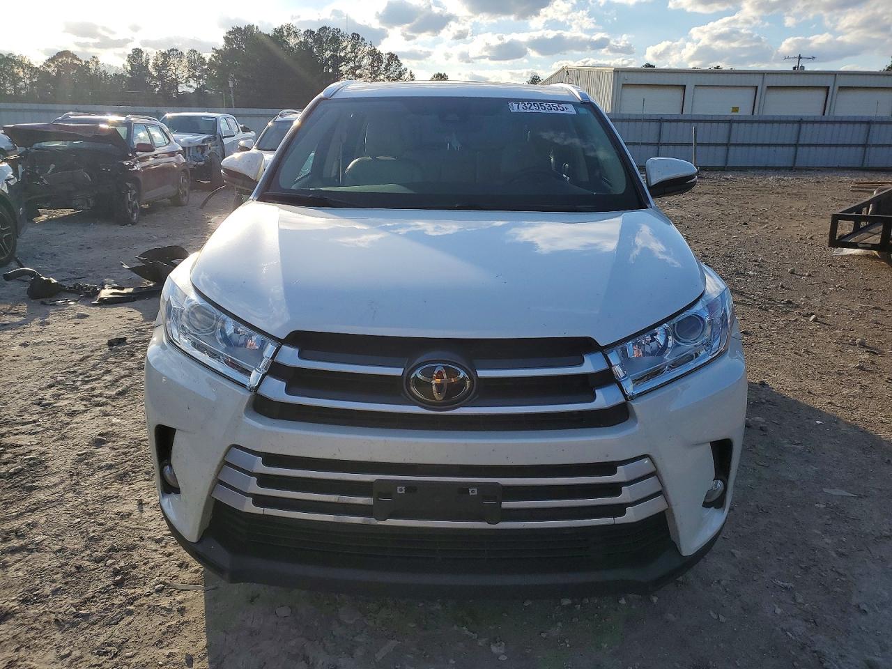 2018 TOYOTA HIGHLANDER photo 13