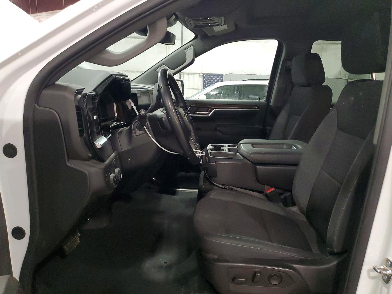 2024 CHEVROLET SILVERADO K1500 LT photo 13