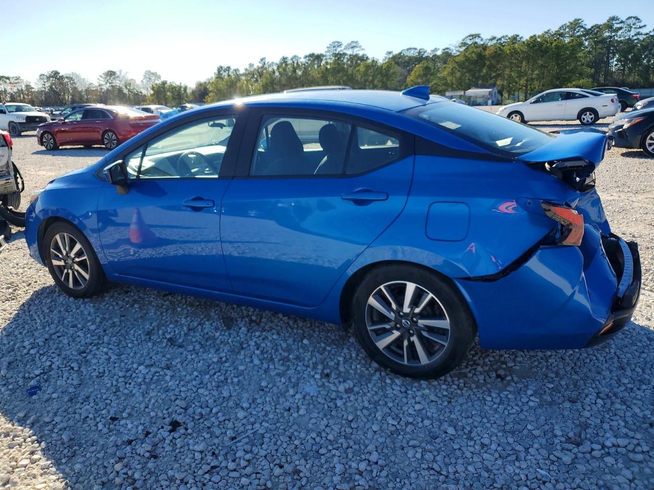 2021 NISSAN VERSA SV photo 3