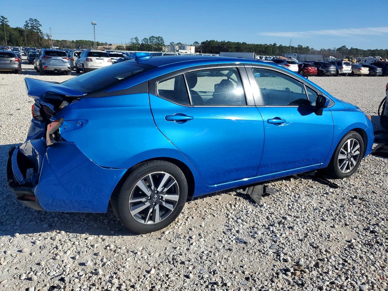 2021 NISSAN VERSA SV photo 5