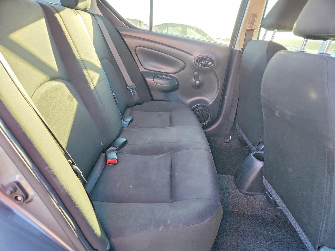 2019 NISSAN VERSA S photo 10