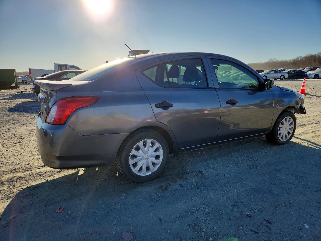 2019 NISSAN VERSA S photo 3