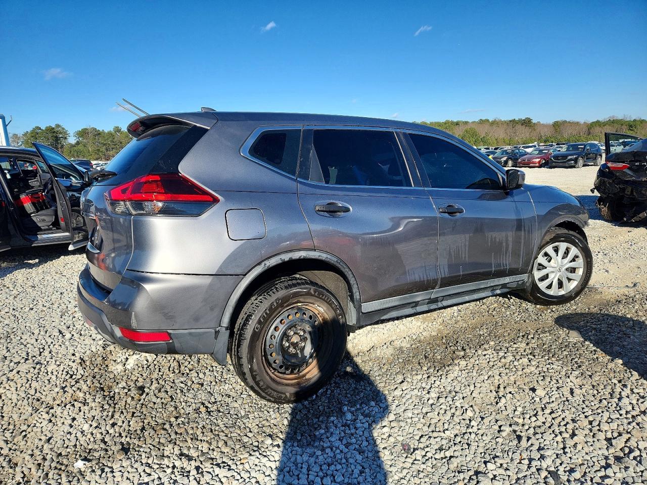 2018 NISSAN ROGUE S photo 3