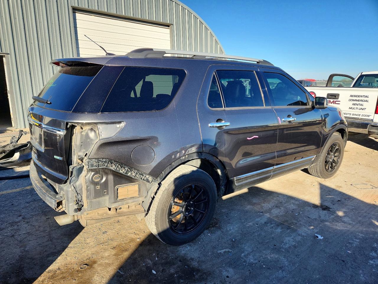 2015 FORD EXPLORER XLT photo 3