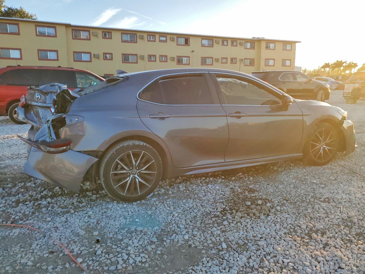 2022 TOYOTA CAMRY SE photo 5