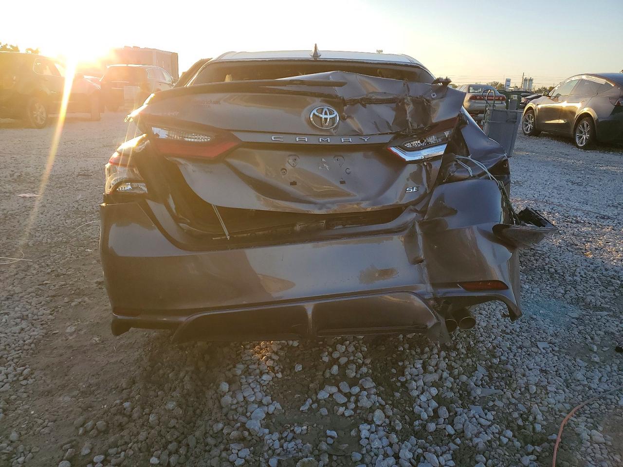 2022 TOYOTA CAMRY SE photo 11