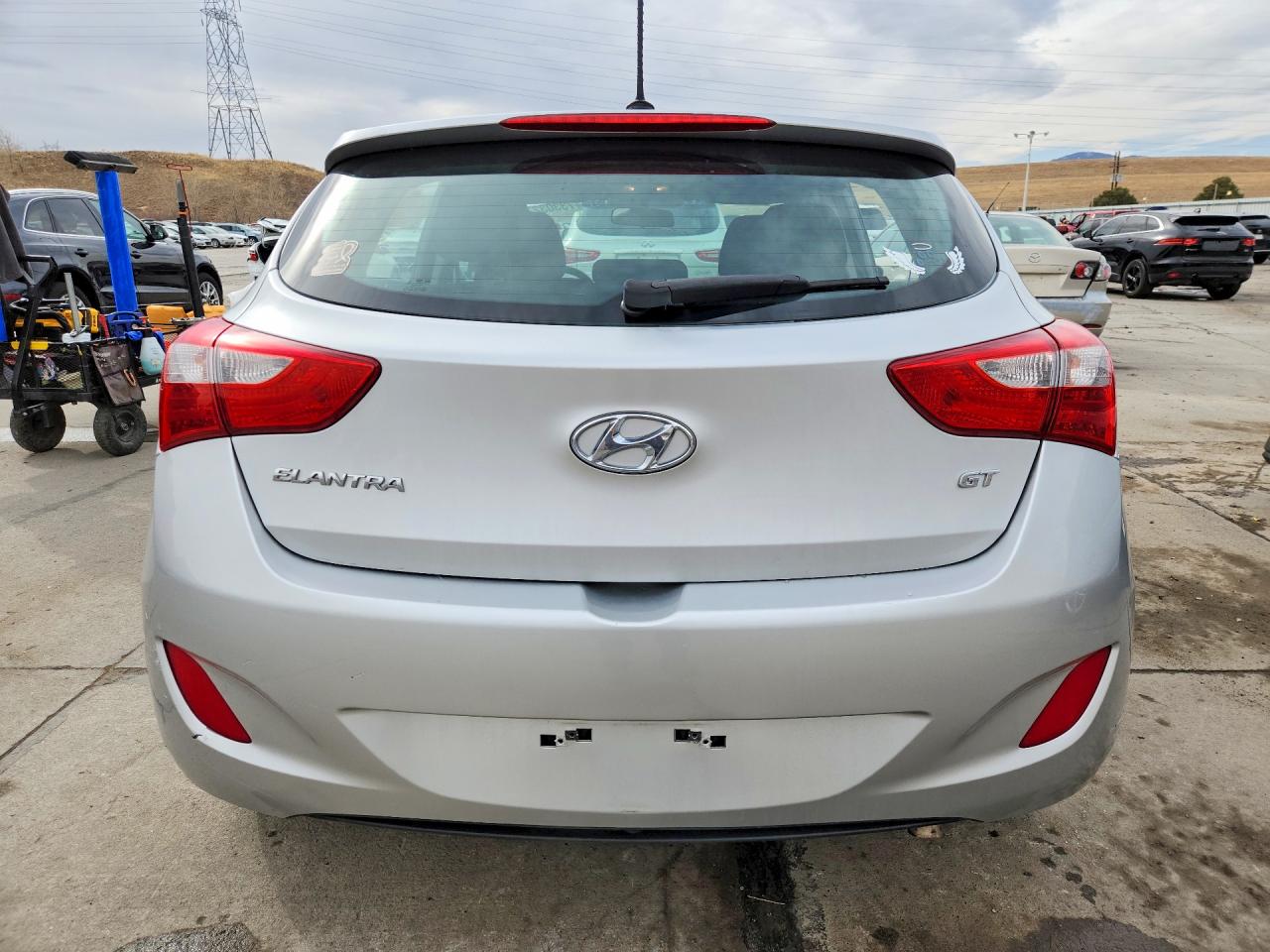 2017 HYUNDAI ELANTRA GT BASE photo 6