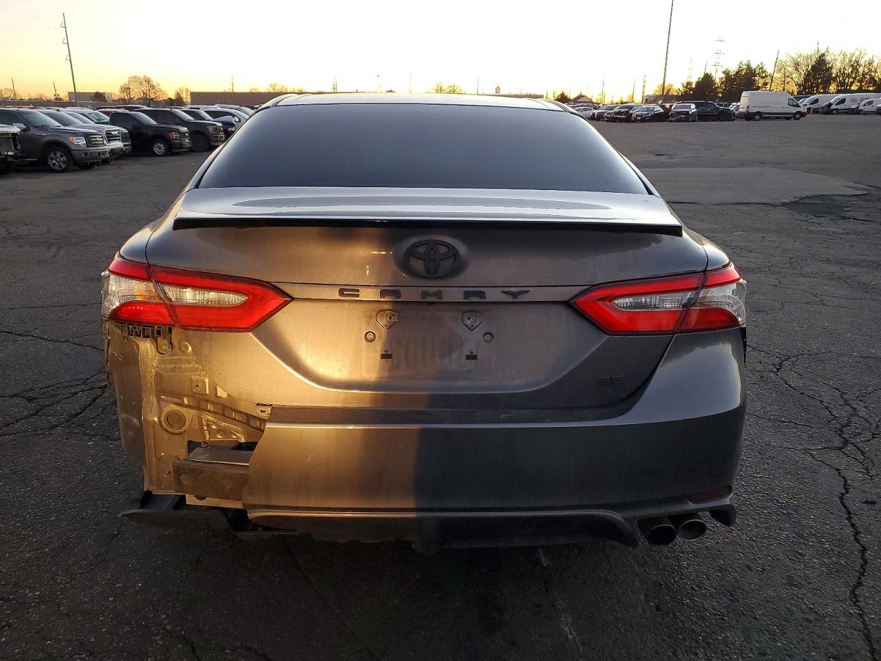 2018 TOYOTA CAMRY L photo 11