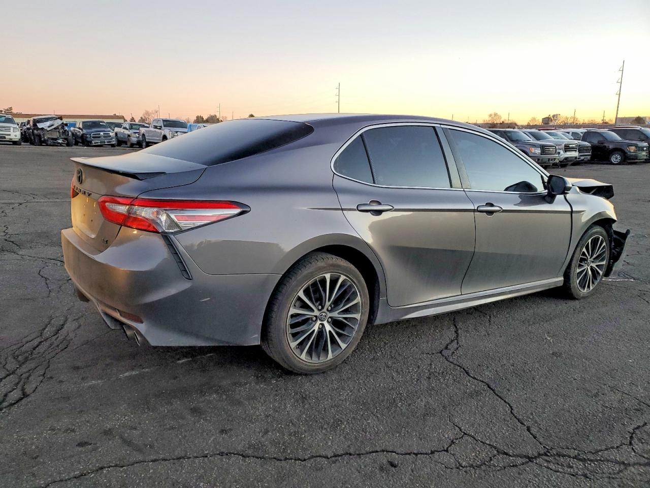 2018 TOYOTA CAMRY L photo 5