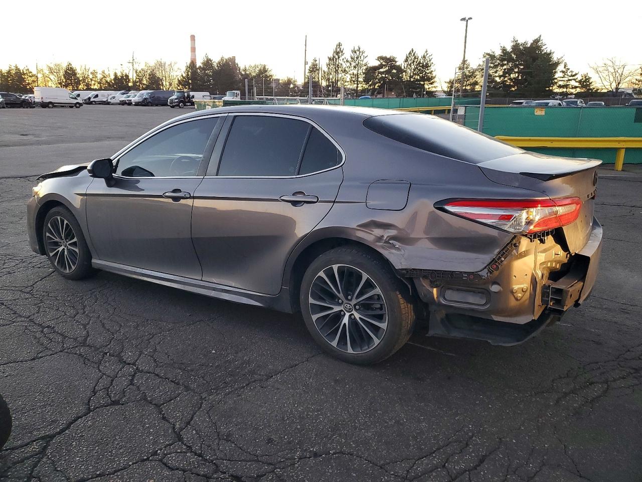 2018 TOYOTA CAMRY L photo 3