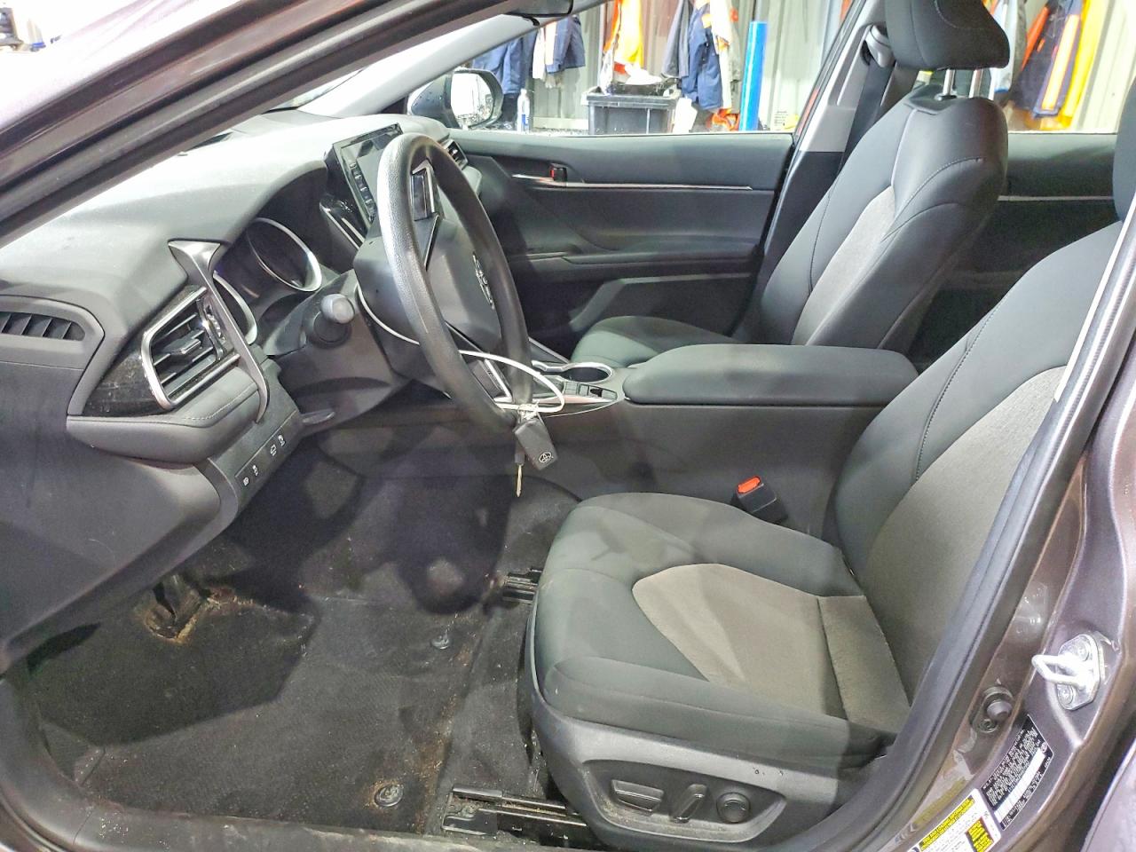 2023 TOYOTA CAMRY LE photo 19