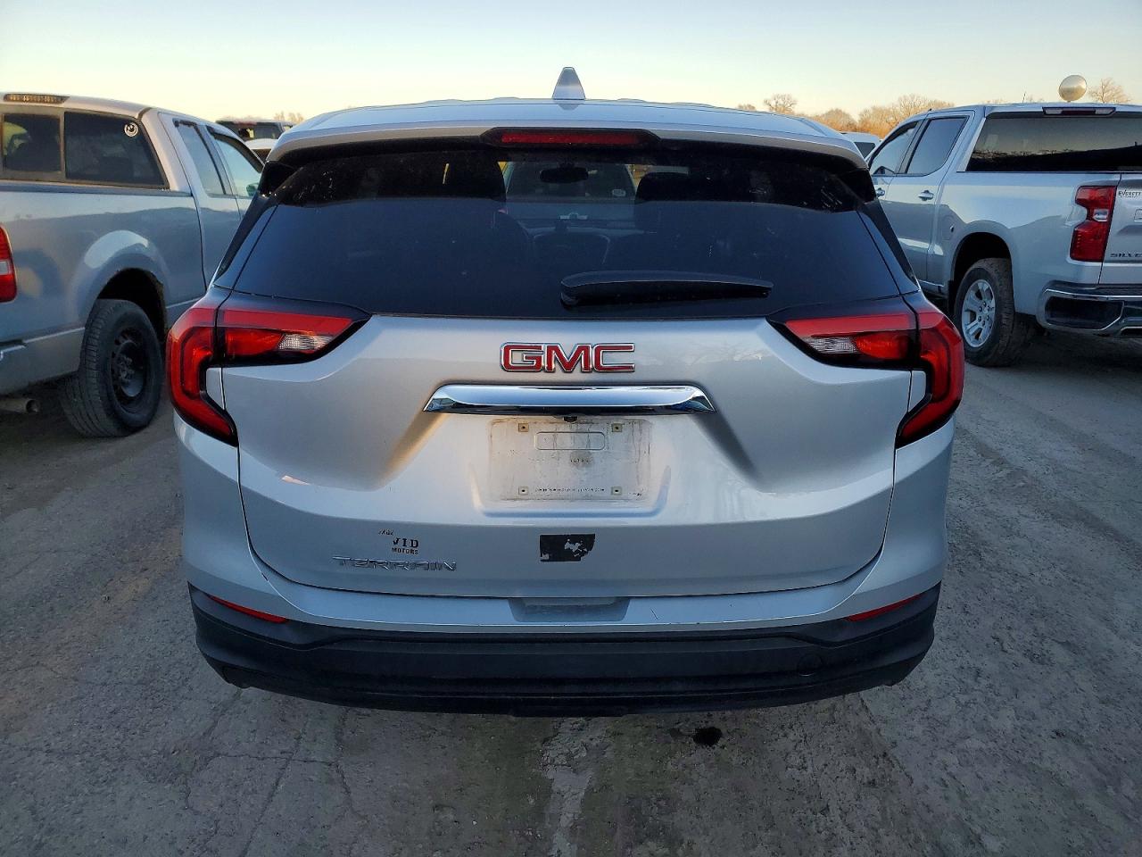2018 GMC TERRAIN SLE photo 6