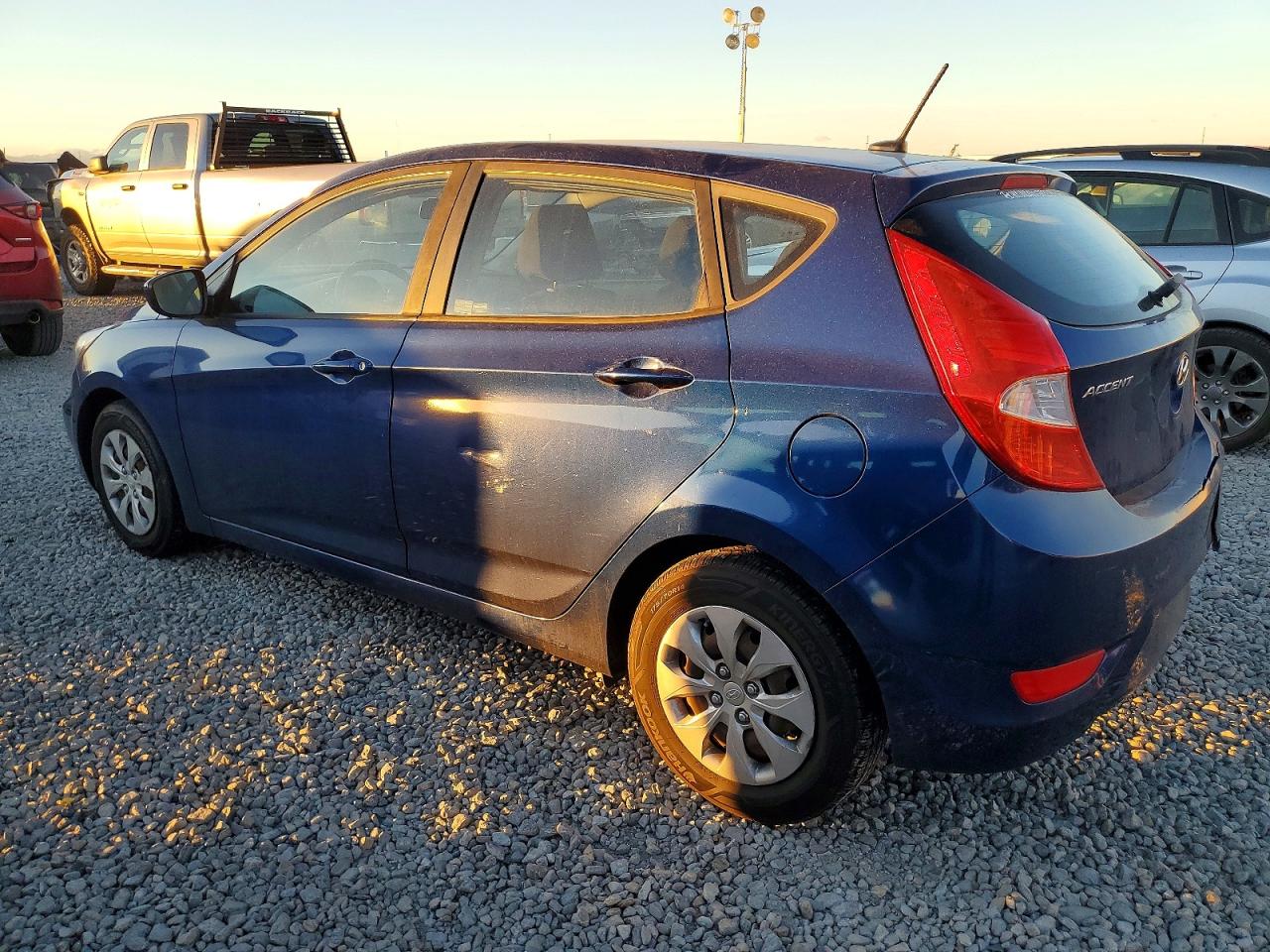2017 HYUNDAI ACCENT SE photo 2