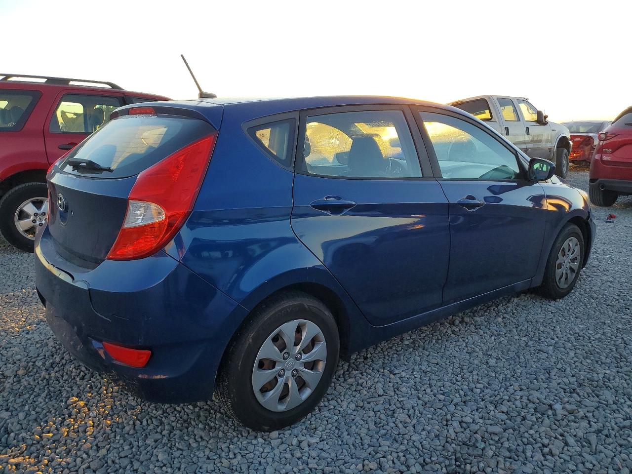 2017 HYUNDAI ACCENT SE photo 3