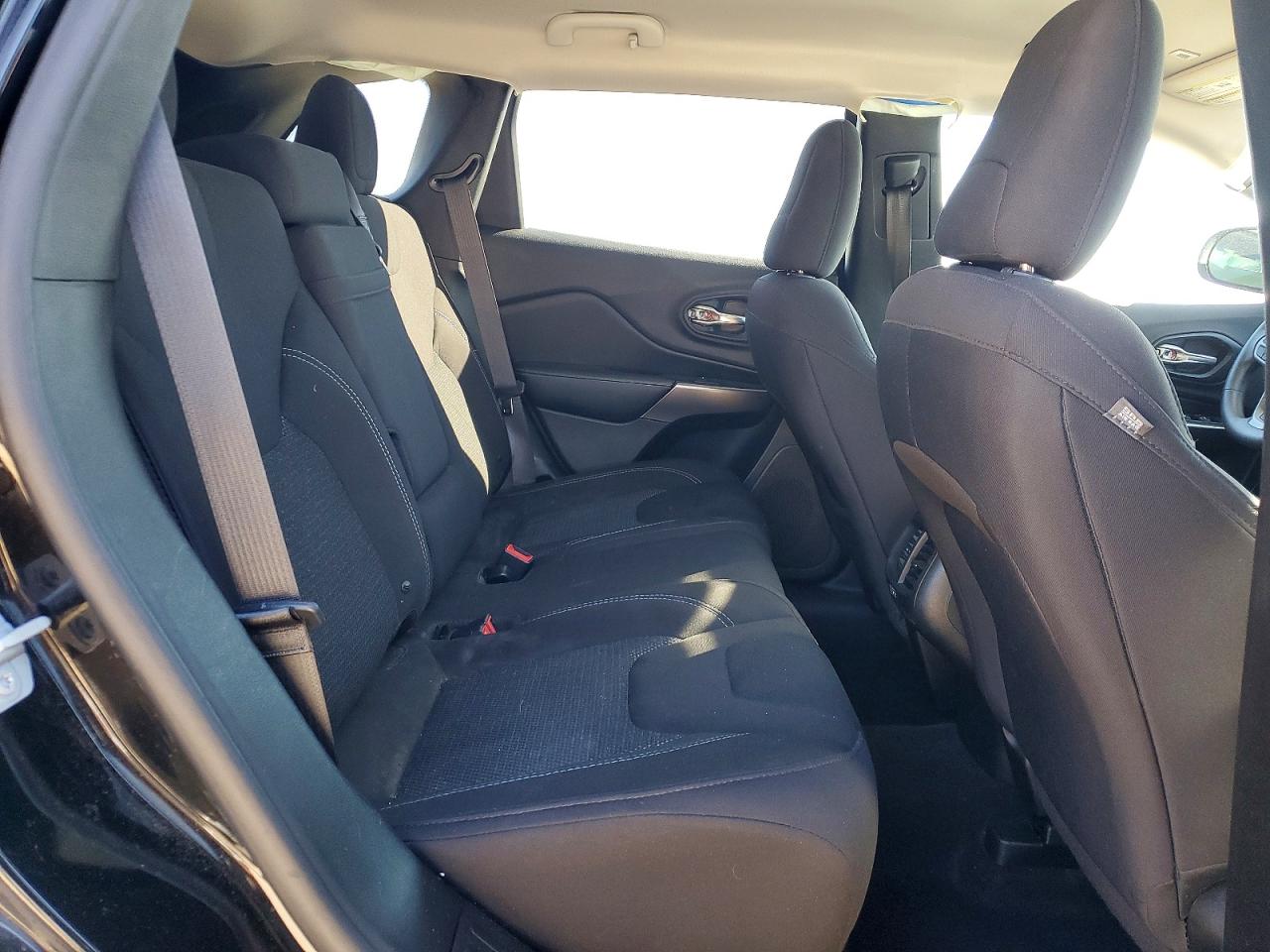 2019 JEEP CHEROKEE LATITUDE photo 11