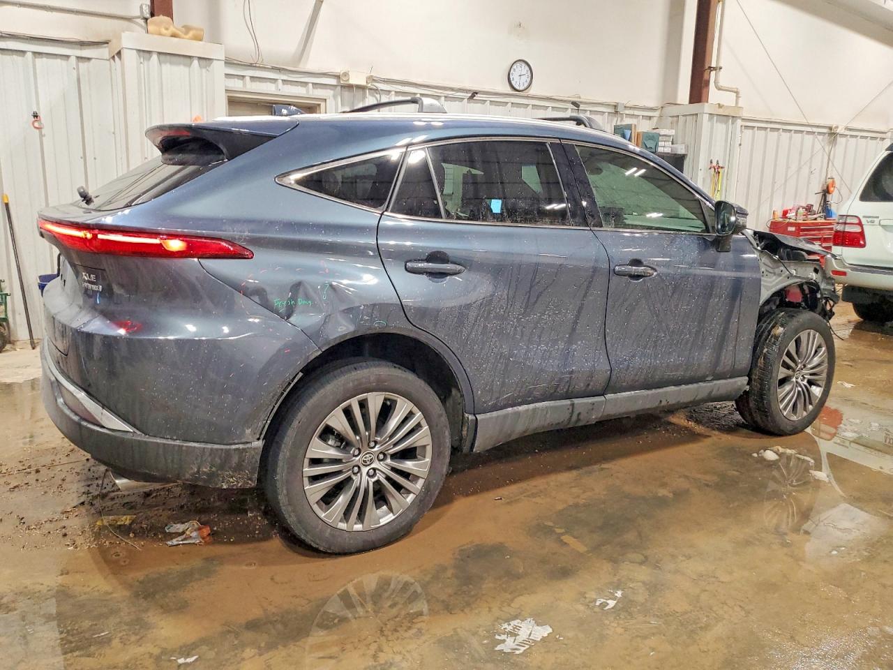 2022 TOYOTA VENZA XLE photo 3