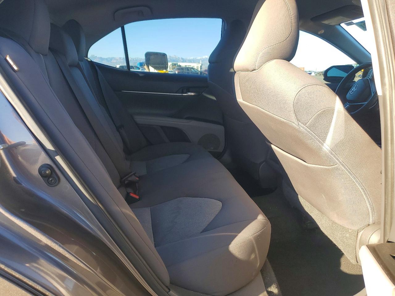 2021 TOYOTA CAMRY LE photo 10