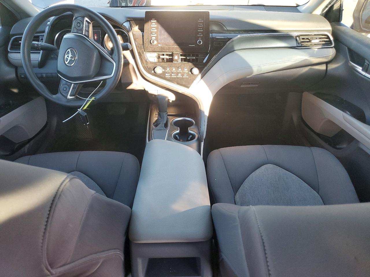 2021 TOYOTA CAMRY LE photo 8