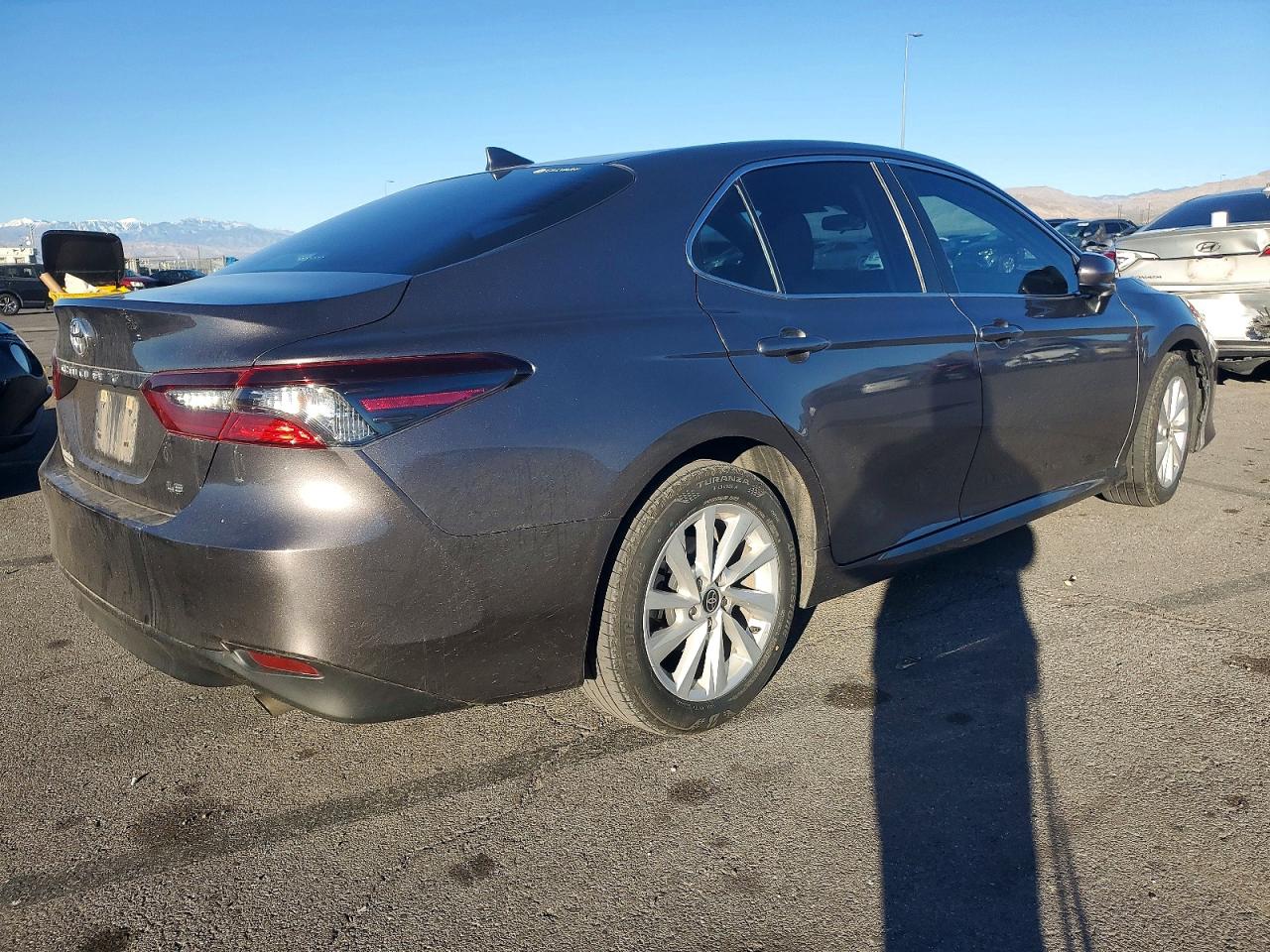 2021 TOYOTA CAMRY LE photo 3