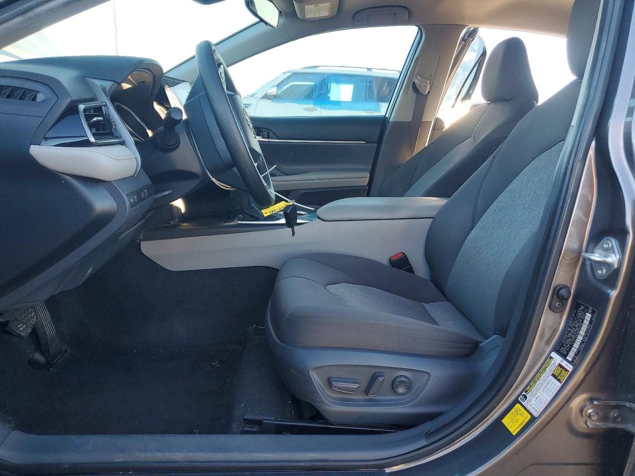 2021 TOYOTA CAMRY LE photo 7