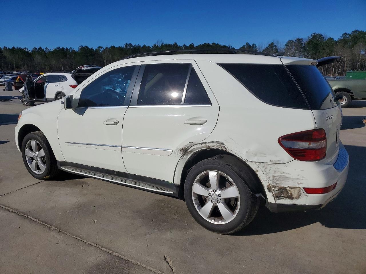 2011 MERCEDES-BENZ ML 350 photo 3