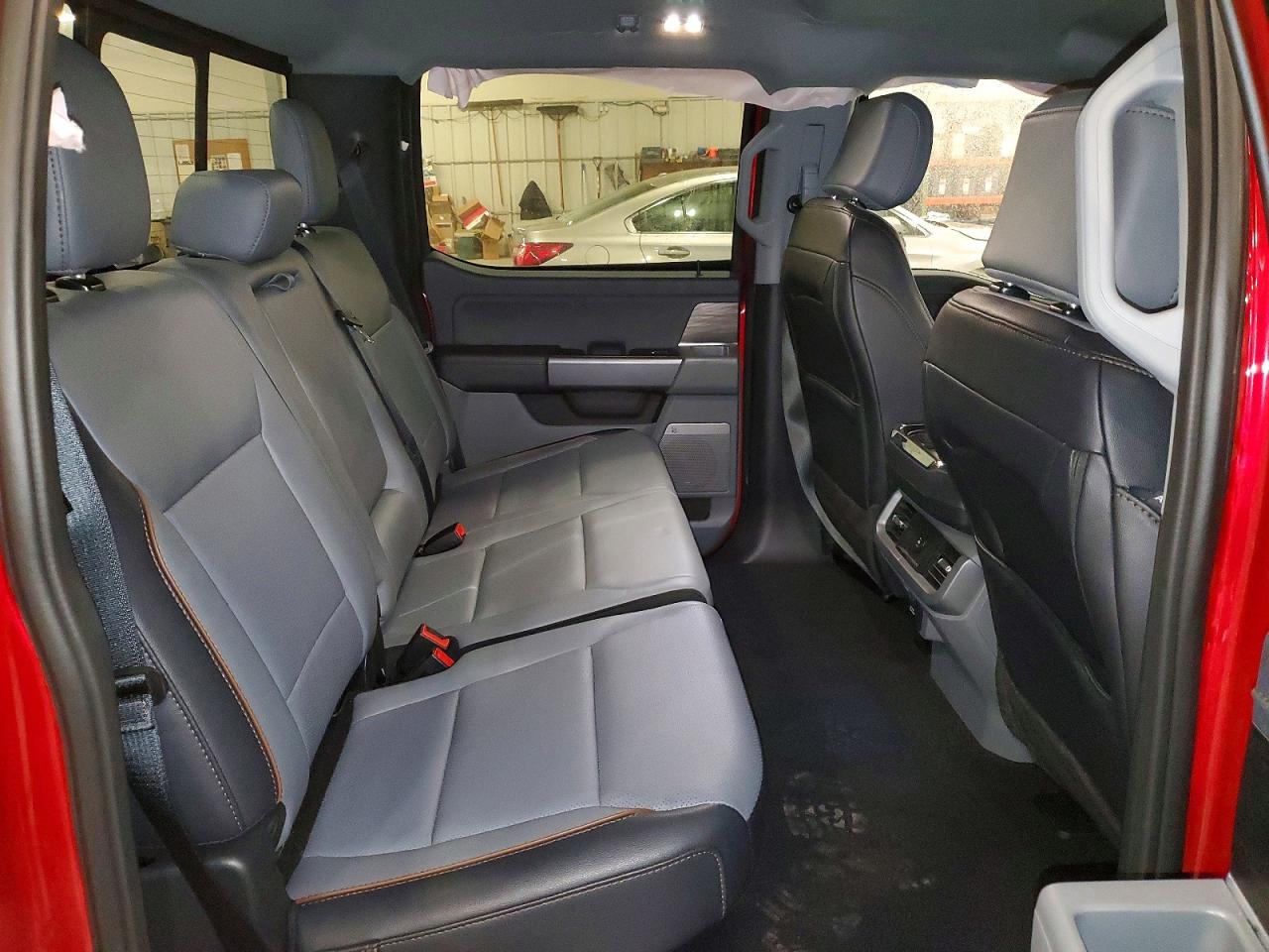 2025 FORD F150 LARIAT photo 28