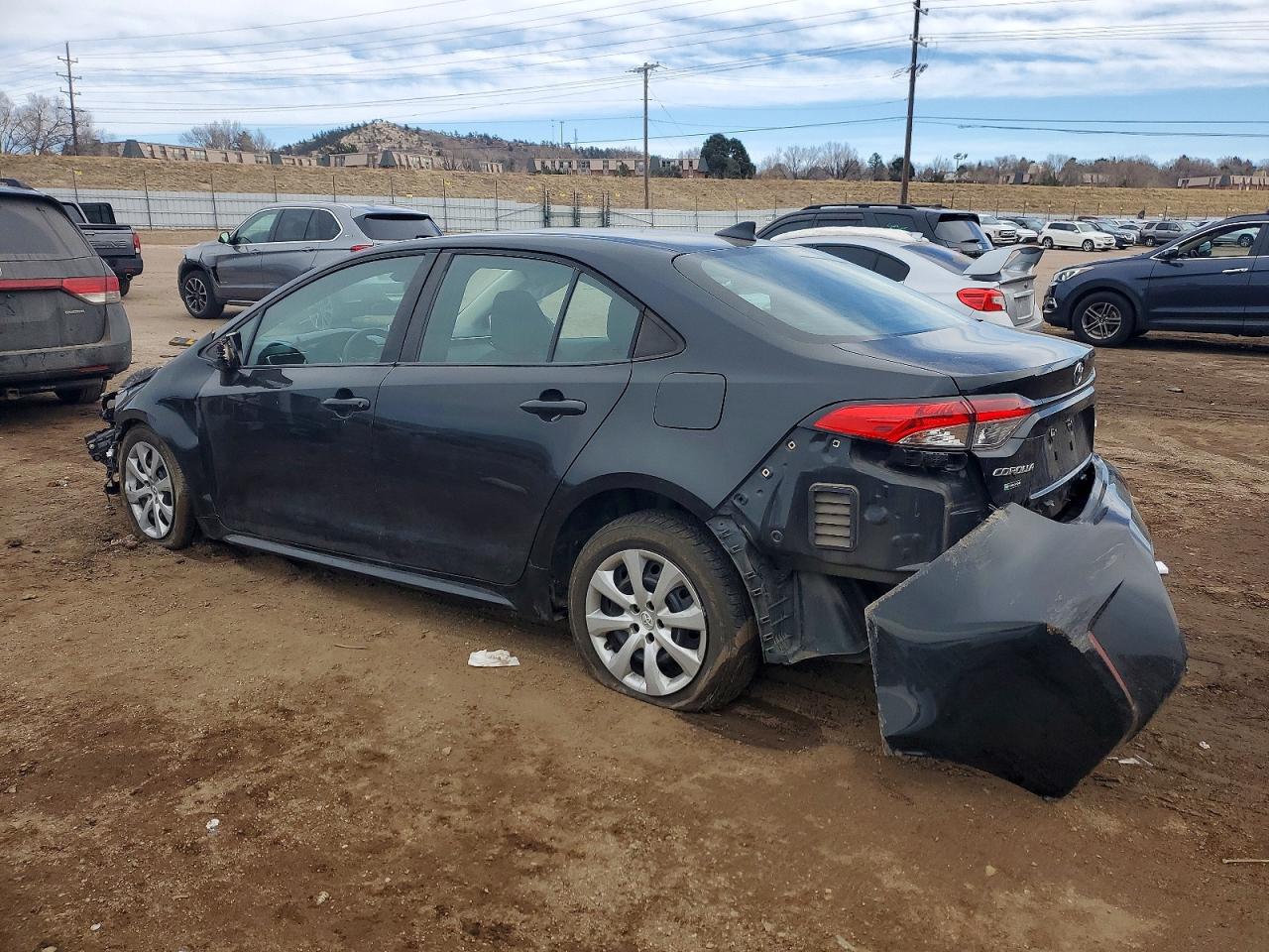 2021 TOYOTA COROLLA LE photo 3