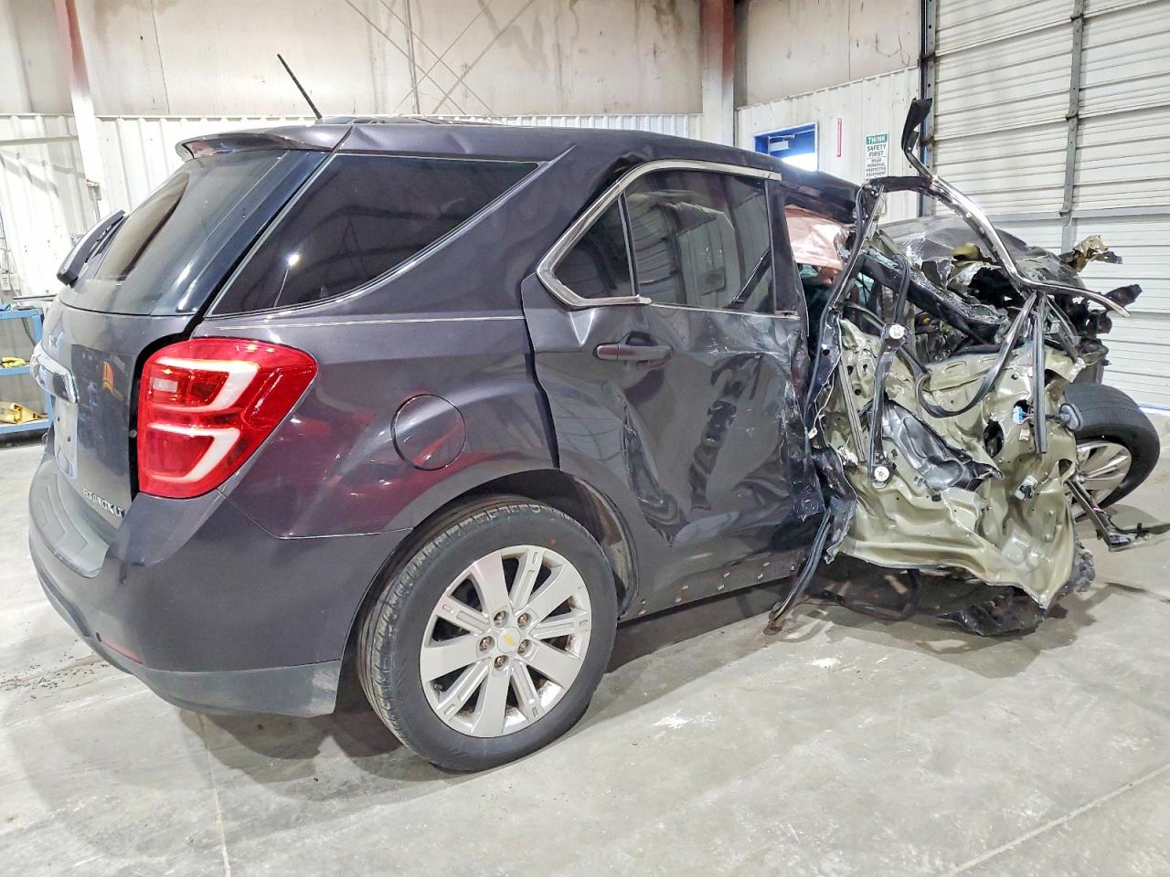 2016 CHEVROLET EQUINOX LT photo 3