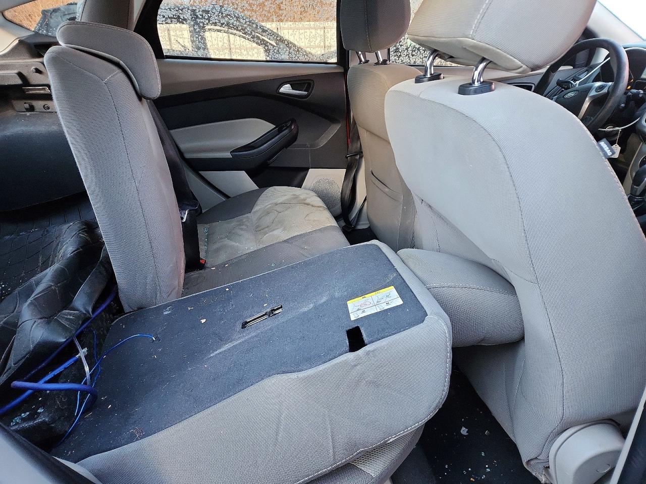 2014 FORD FOCUS SE photo 10