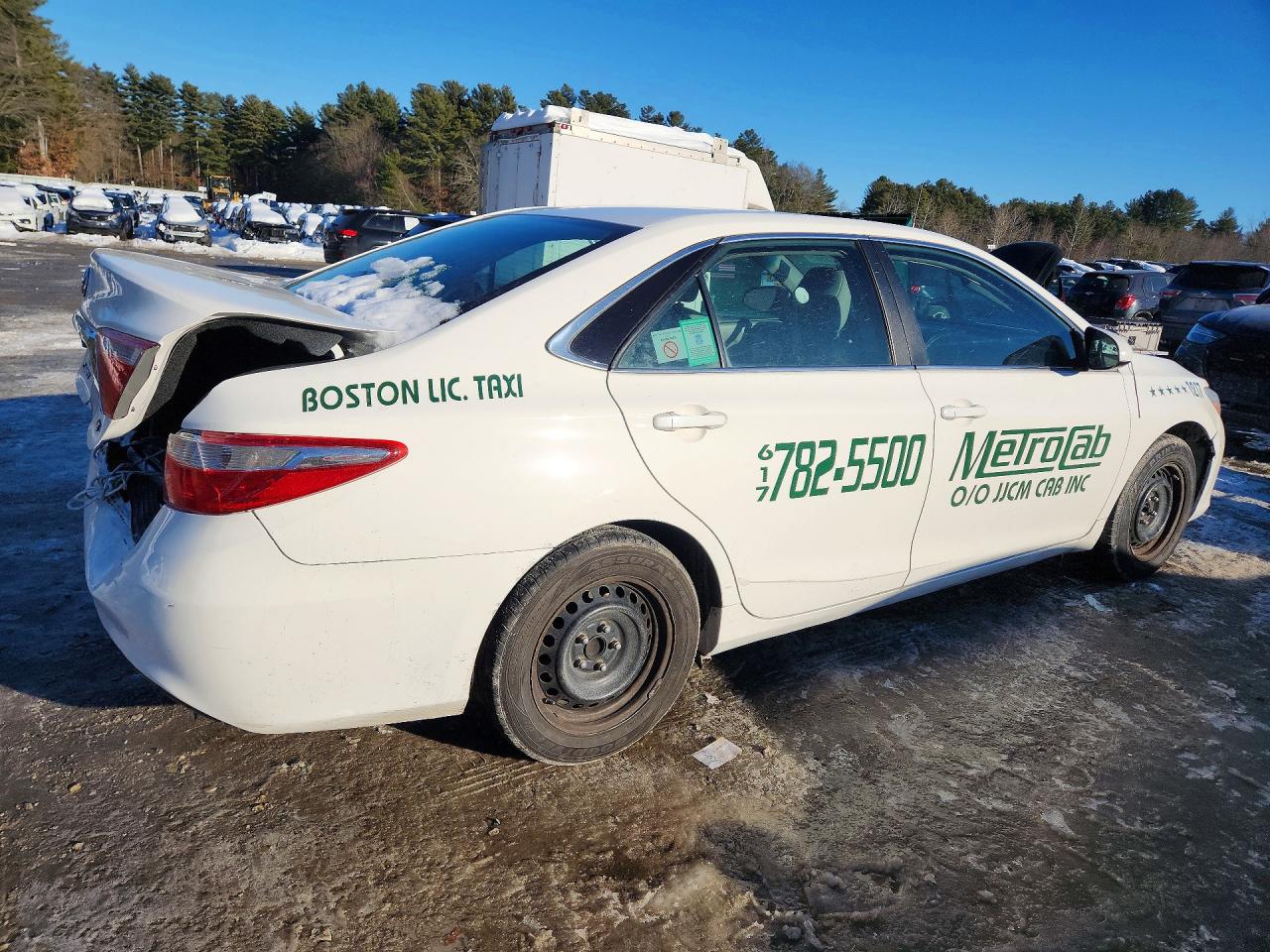 2017 TOYOTA CAMRY LE photo 5