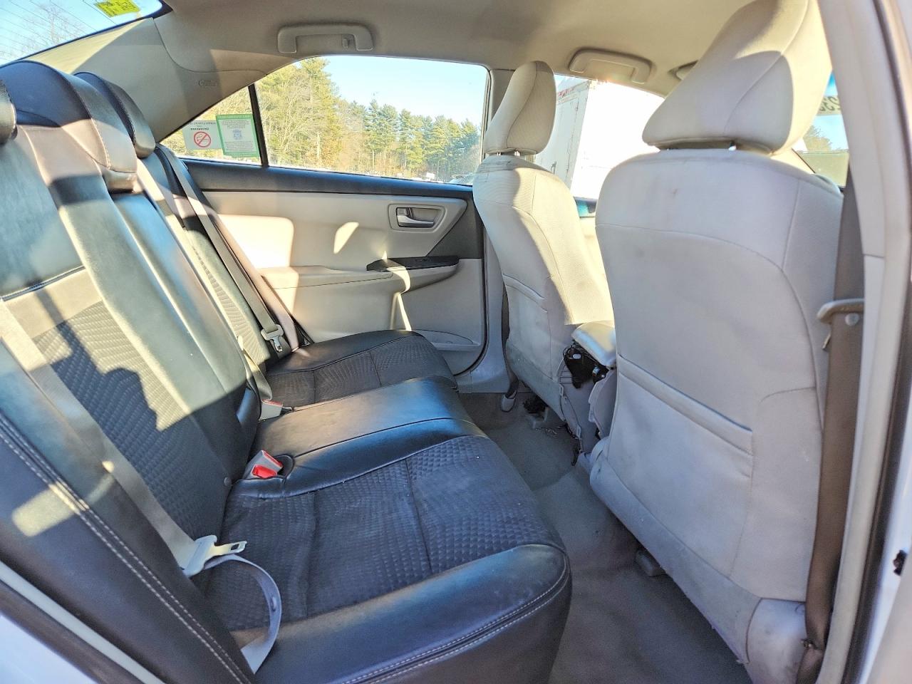 2017 TOYOTA CAMRY LE photo 19