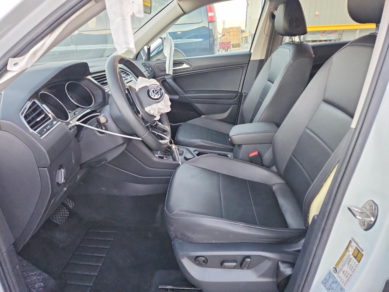 2020 VOLKSWAGEN TIGUAN SE photo 19