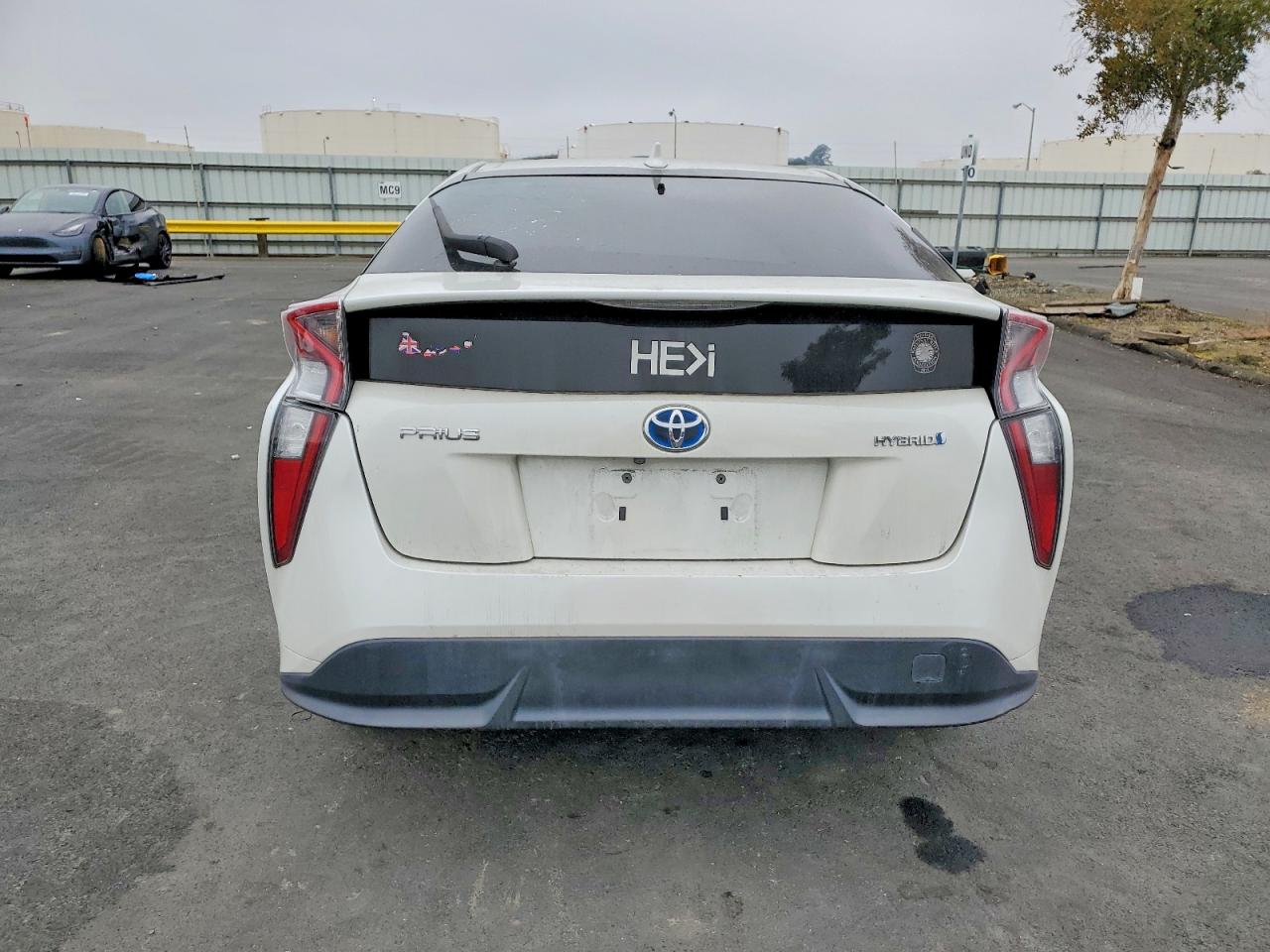2016 TOYOTA PRIUS photo 6