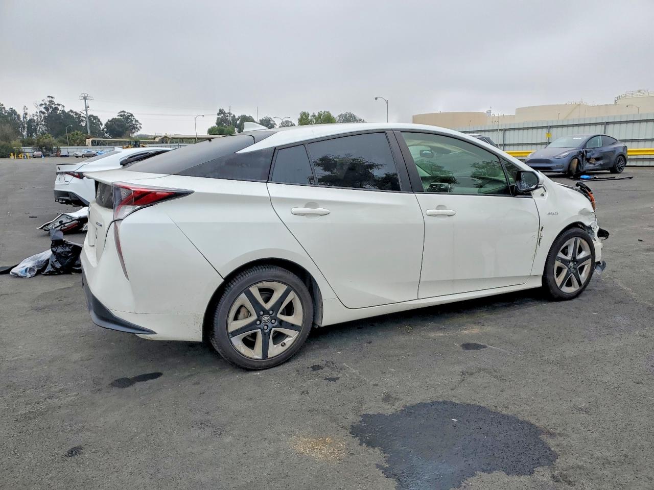 2016 TOYOTA PRIUS photo 3