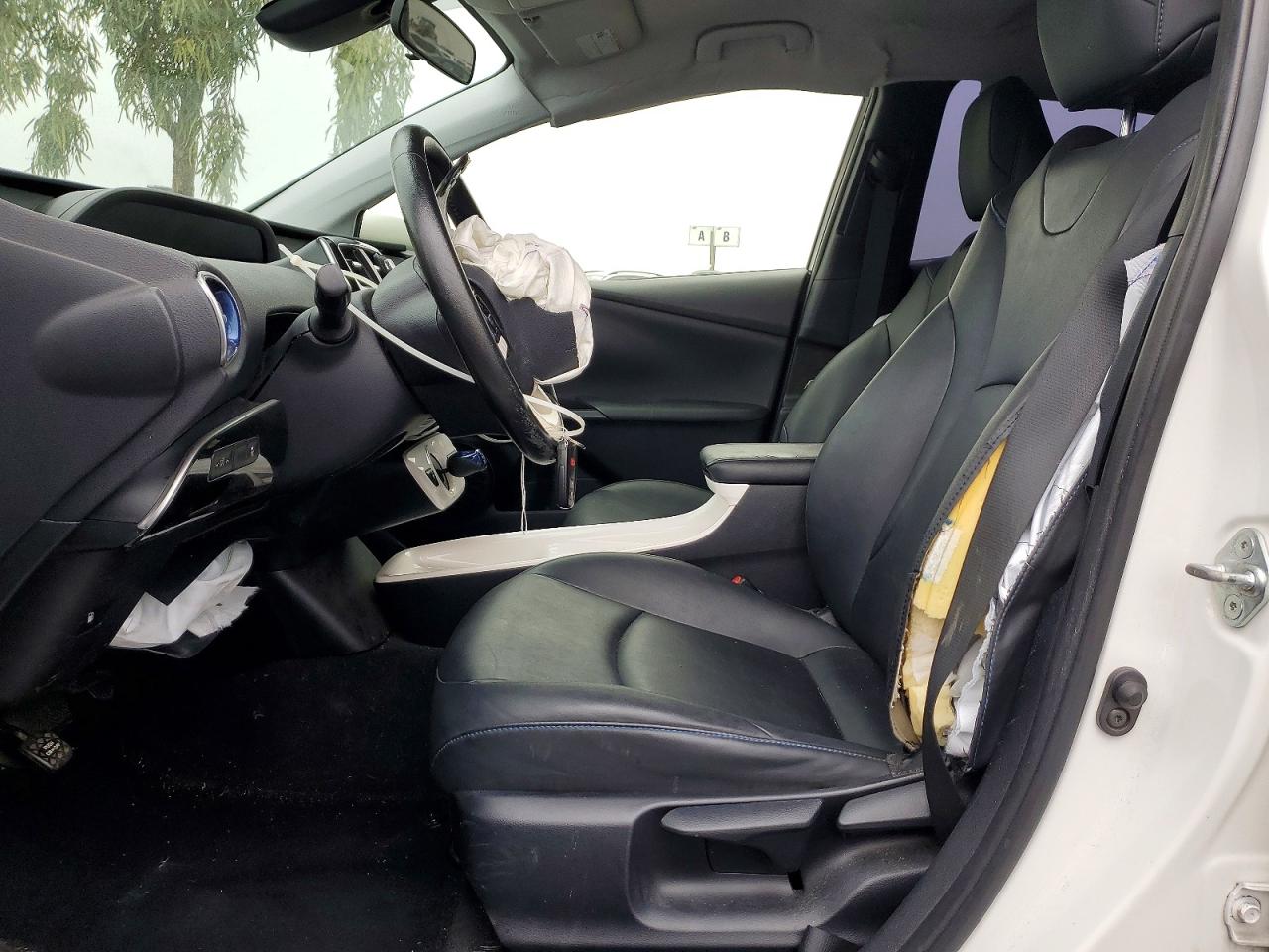 2016 TOYOTA PRIUS photo 7