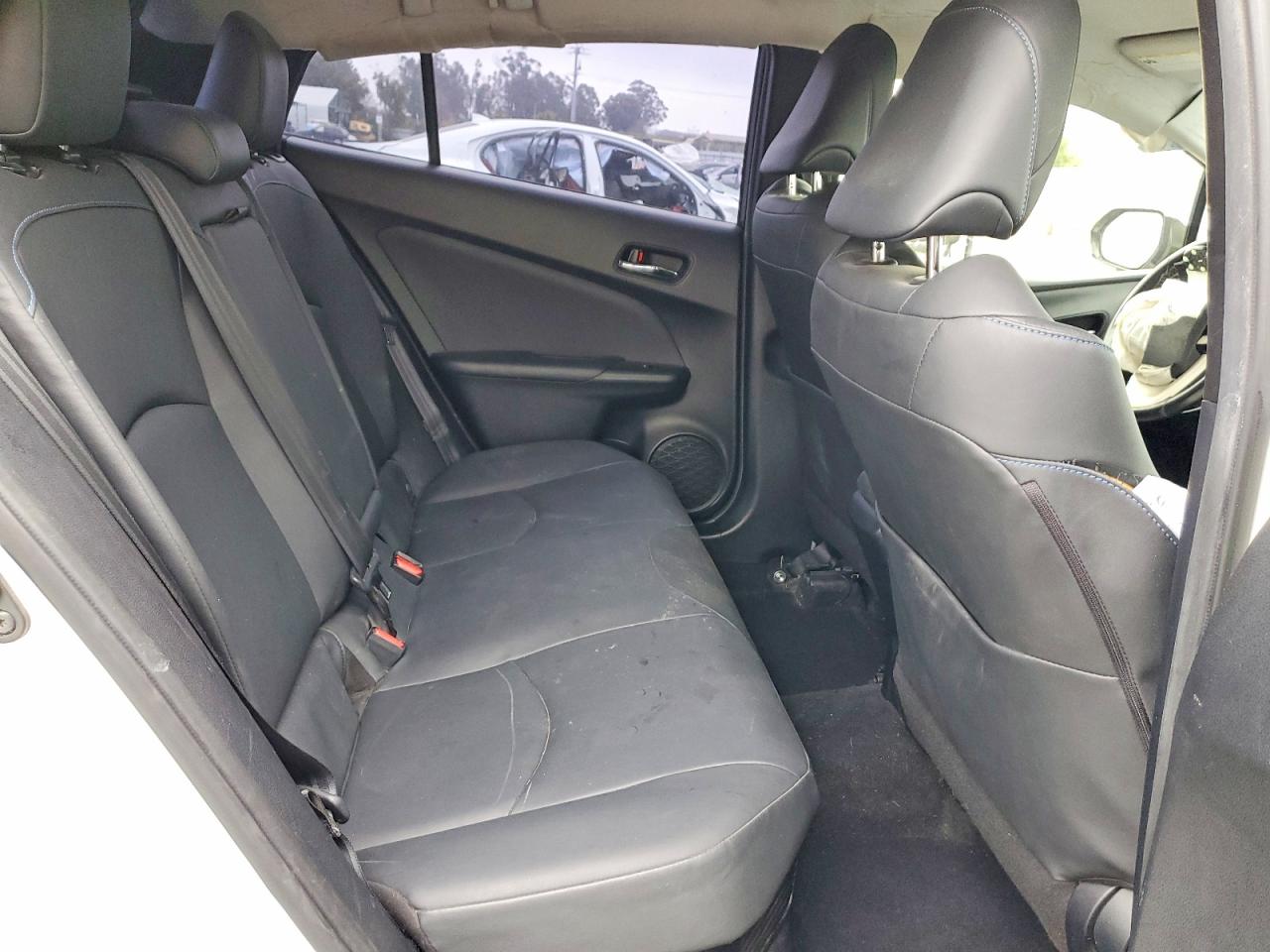 2016 TOYOTA PRIUS photo 10