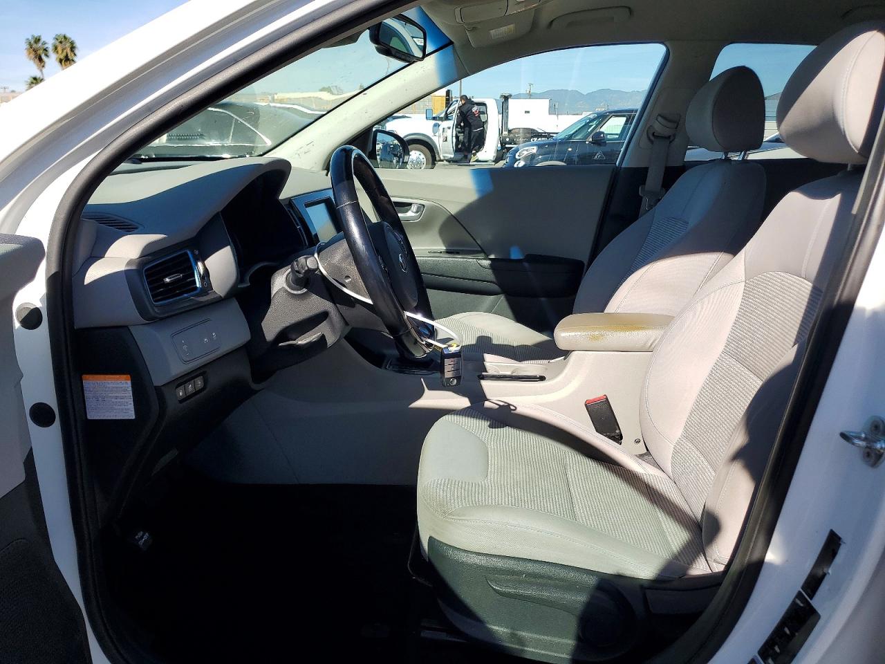 2018 KIA NIRO LX photo 7