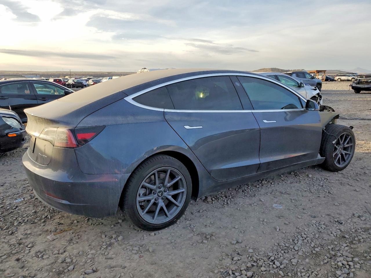 2019 TESLA MODEL 3 photo 5