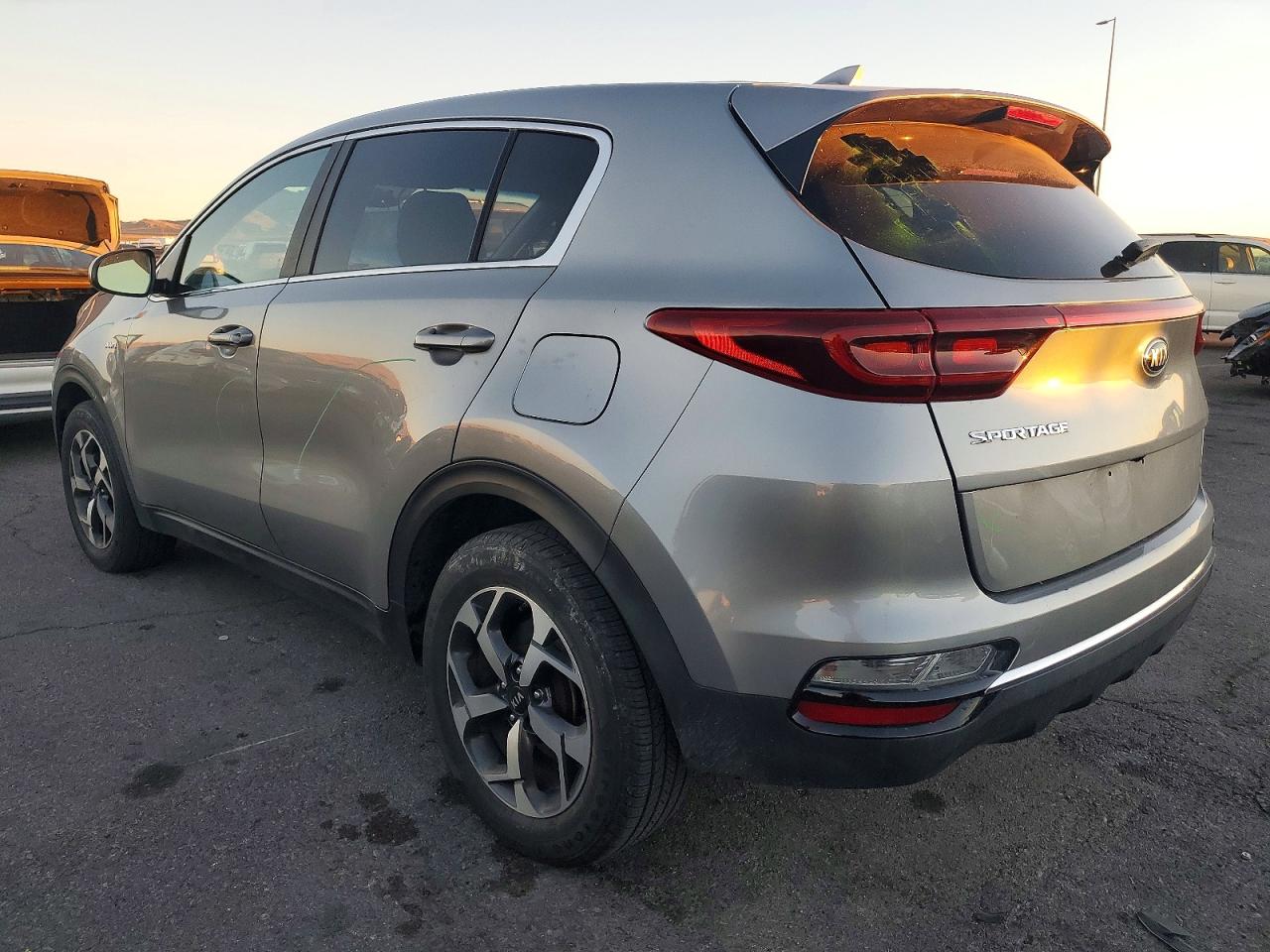 2021 KIA SPORTAGE LX photo 2