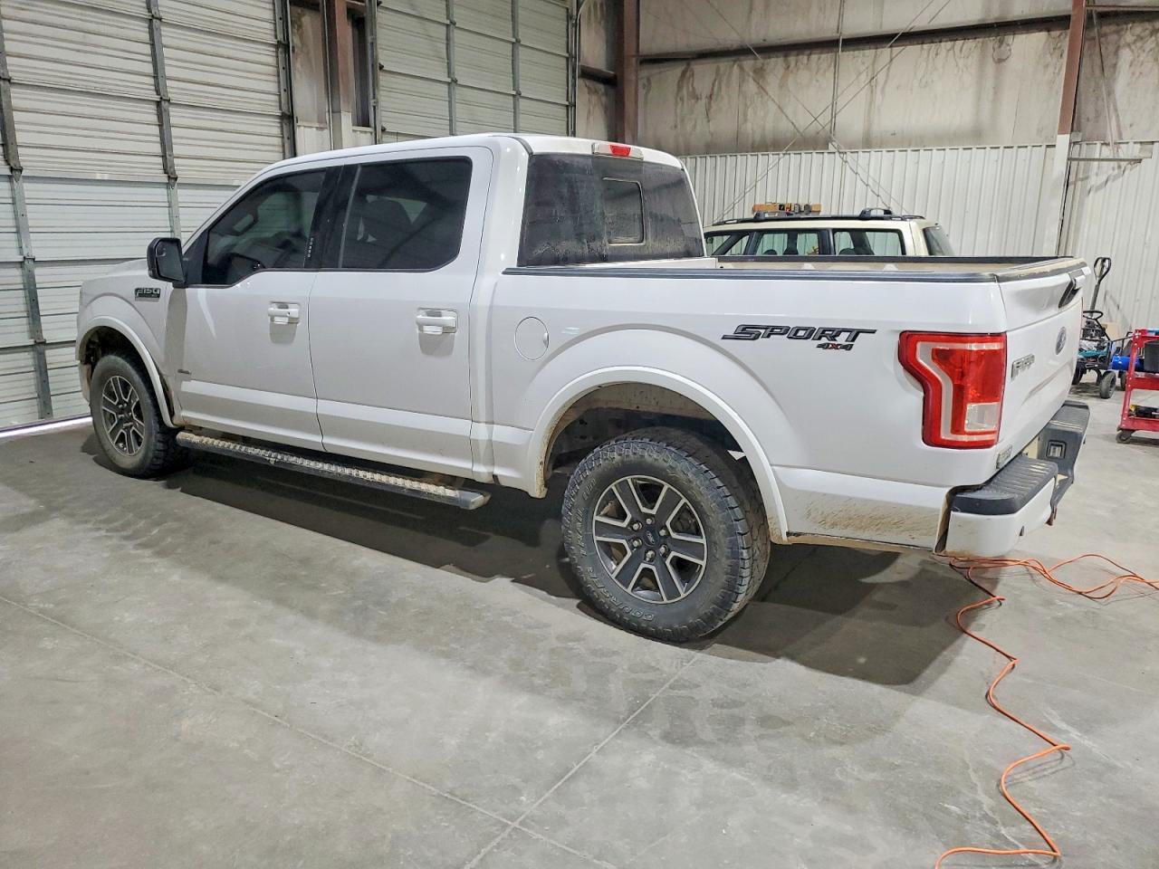 2017 FORD F150 SUPERCREW photo 2