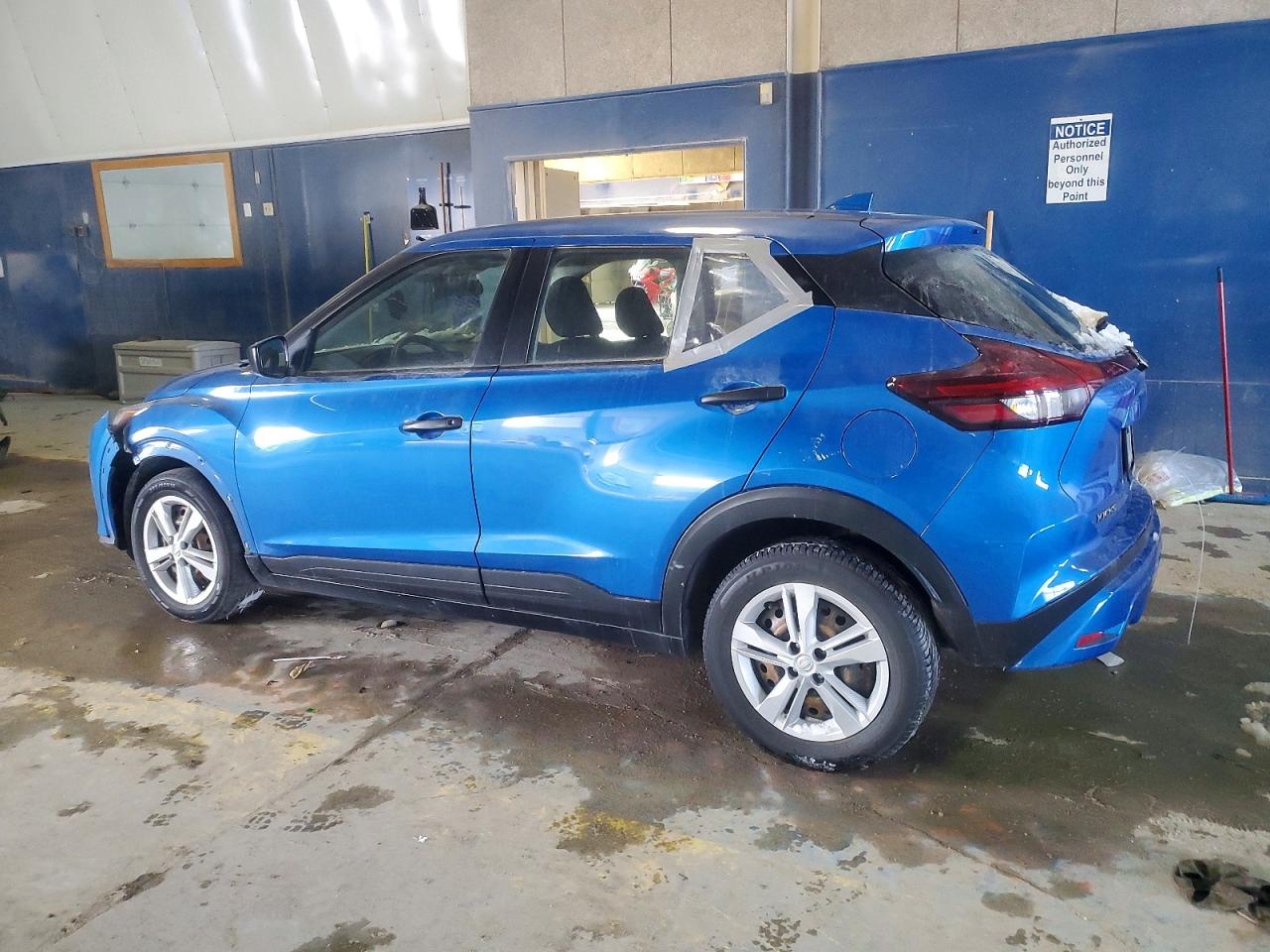 2021 NISSAN KICKS S photo 3