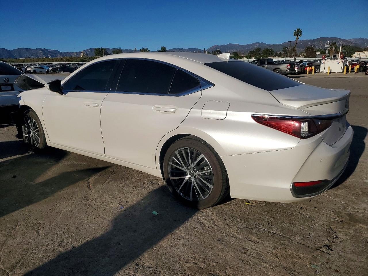 2025 LEXUS ES 300H BASE photo 2