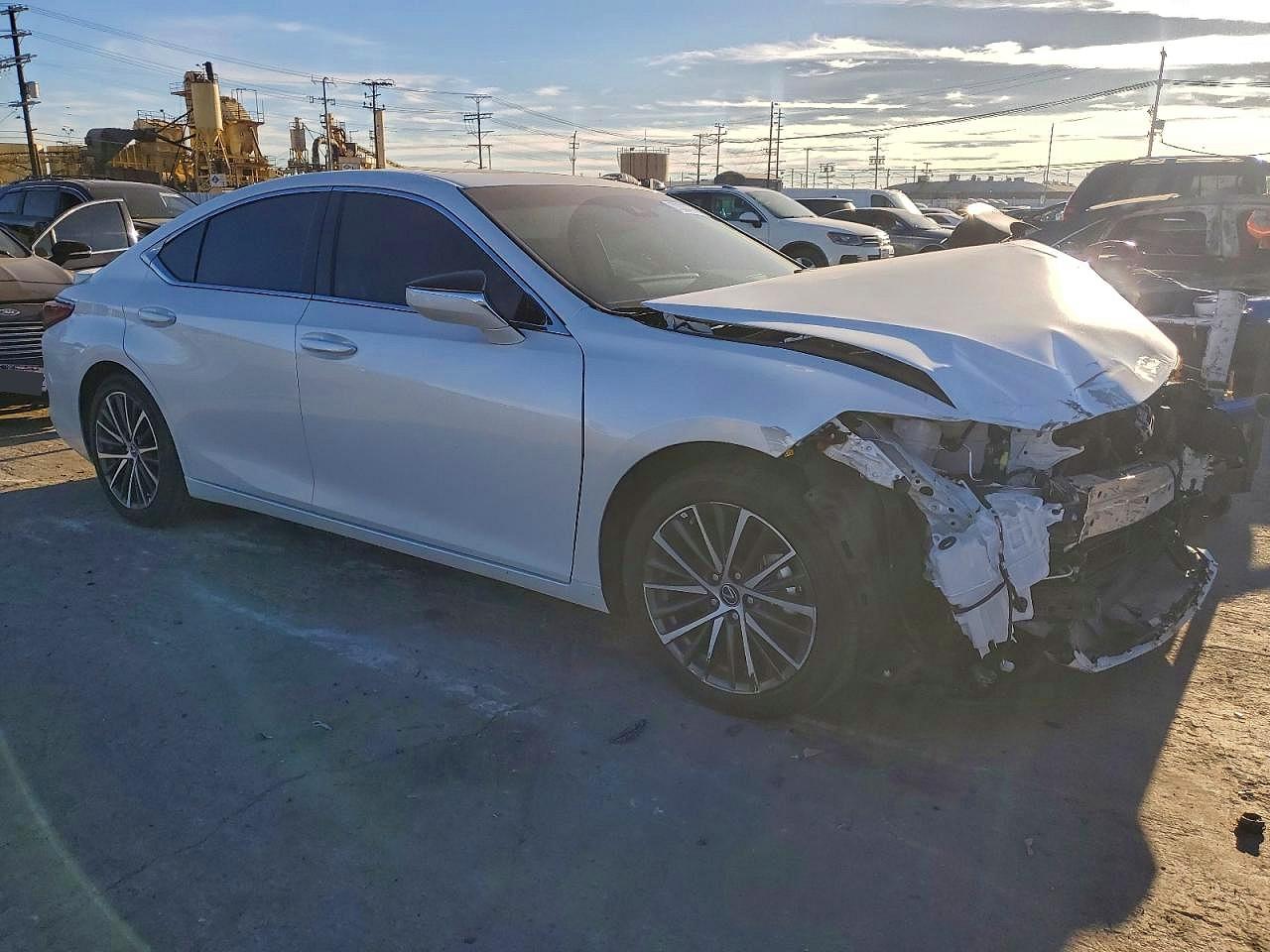 2025 LEXUS ES 300H BASE photo 4