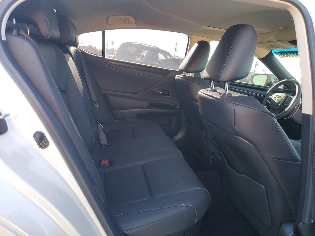 2025 LEXUS ES 300H BASE photo 10