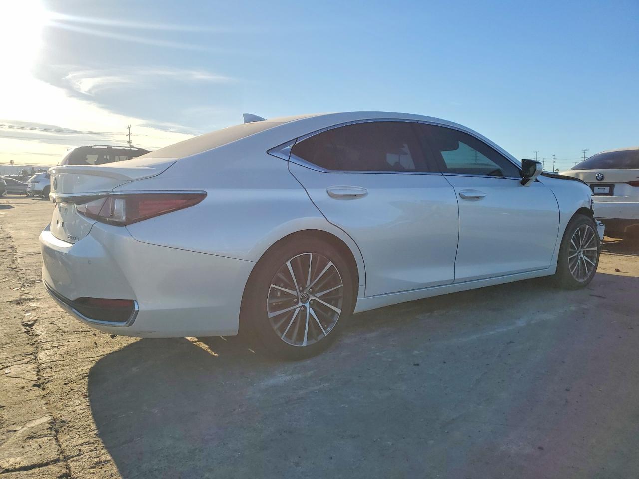 2025 LEXUS ES 300H BASE photo 3