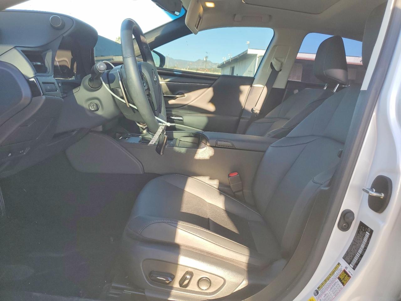 2025 LEXUS ES 300H BASE photo 7