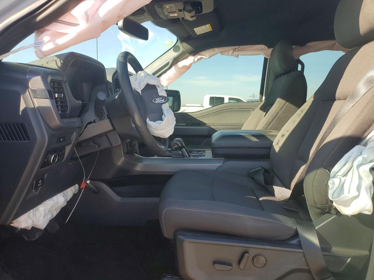 2025 FORD F150 XLT photo 13