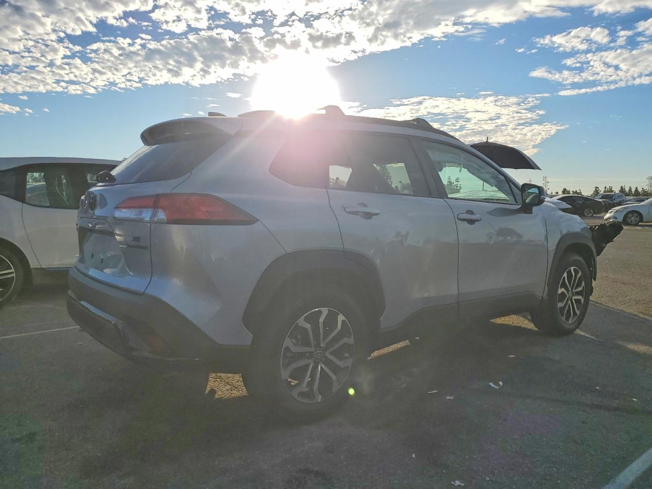 2025 TOYOTA COROLLA CROSS SE photo 3